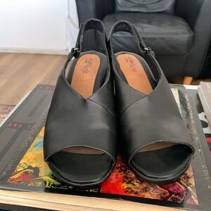 Euro Sofft peep toe slingbacks in good condition 🌹